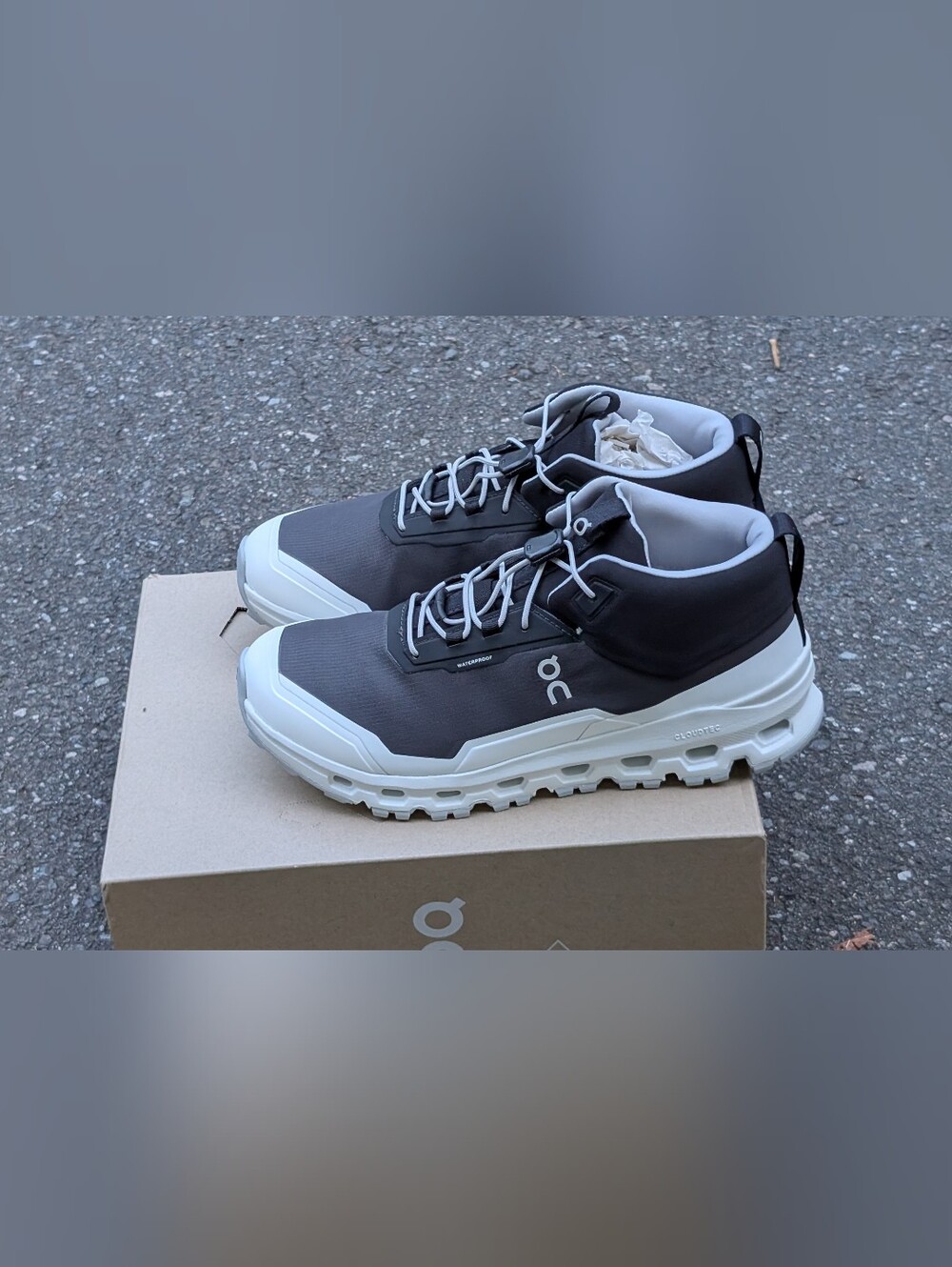 On Running Cloudhero "unisex" Mid Waterproof shoes (New)